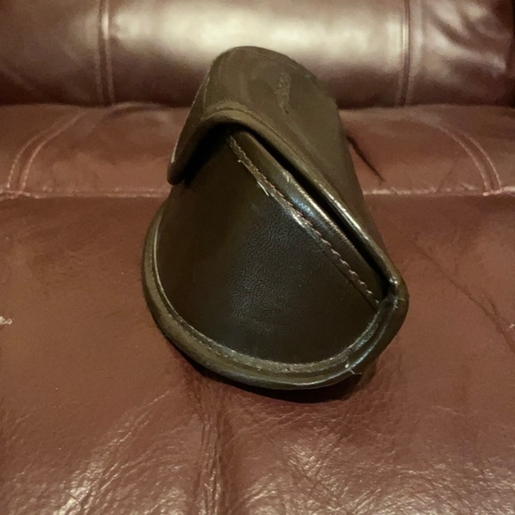 Black BCBG Max Azria sunglasses w/ red accents - Picture 4 of 16